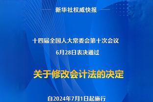 ?小卡的叫声小编都听到了！小卡快攻上篮示意被犯规了~